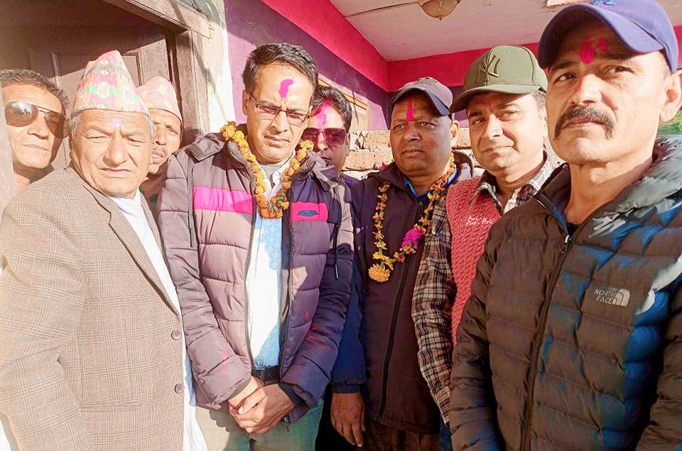 बैतडीमा नेकपा एसका प्रदेश कमिटि सदस्य थापा एमालेमै फर्किए 